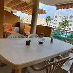 Con Ubicacion Ideal Y Amplia Terraza アパート デニア